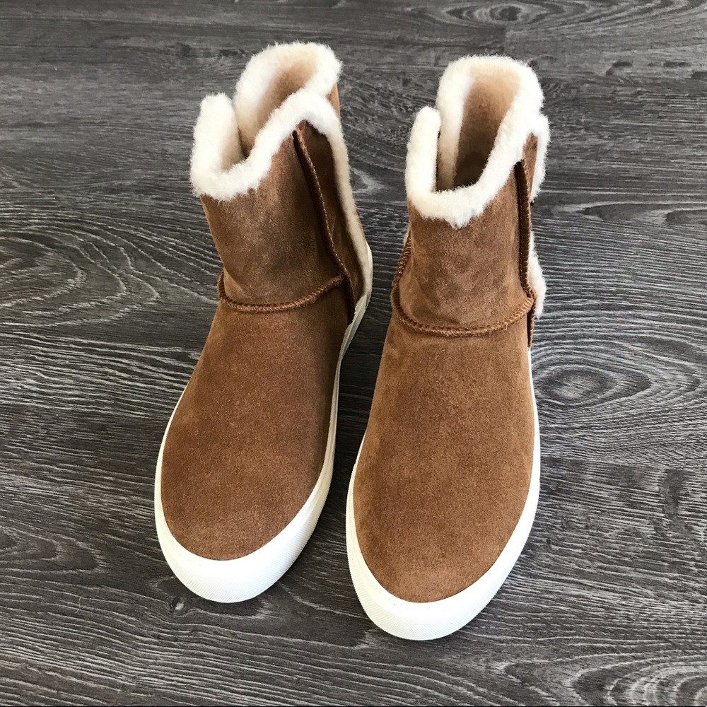UGG AIKA SNEAKERS - Picture 2 of 6